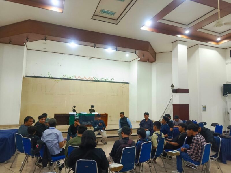 Sejumlah kader HMI Cabang Kota Bogor mengikuti jalannya Konfercab ke-VIII di Aula Dinas Pendidikan Kota Bogor, Sabtu (11/5/2025) dini hari./Dok.Ist