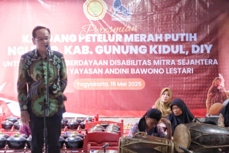Presiden Direktur PT Charoen Pokphand Indonesia, Dr (HC) Tjiu Thomas Effendy, memberikan sambutan saat peresmian Kandang Petelur Merah Putih untuk pemberdayaan penyandang disabilitas di Nglipar, Gunungkidul, DIY, Kamis (15/5/2025)./Dok.Ist