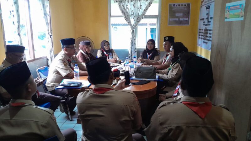 Pengurus Kwarran Pramuka Cigombong gelar rapat evaluasi dan penyusunan program kerja 2025 bersama tim penilai dari Kwartir Cabang Bogor, Selasa (27/5/2025)./Dok.kanniadvokasi.id