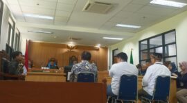 Suasana sidang gugatan Ummi Wahyuni terhadap KPU di PTUN Jakarta, Selasa (27/5/2025). Pakar Hukum Tata Negara Feri Amsari hadir sebagai saksi ahli untuk pihak penggugat.