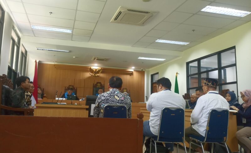 Suasana sidang gugatan Ummi Wahyuni terhadap KPU di PTUN Jakarta, Selasa (27/5/2025). Pakar Hukum Tata Negara Feri Amsari hadir sebagai saksi ahli untuk pihak penggugat.