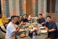 Jajaran pengurus Ormas Centong saat menghadiri pertemuan santai membahas konsolidasi program kerja di salah satu rumah makan di kawasan Bogor, Jumat (10/5/2025).
