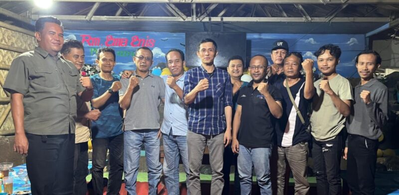 Plt Ketua PWI Kabupaten Bogor M. Nurofik bersama jajaran pengurus menggelar rapat koordinasi perdana di RM Saung Mak Enis, Rabu malam (28/5/2025), pasca-terbitnya SK PWI Pusat.