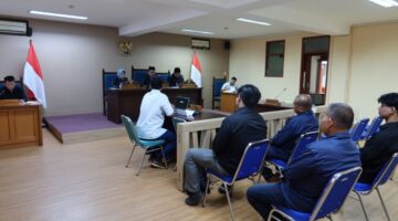 Sidang pemeriksaan awal sengketa informasi publik di Komisi Informasi Jawa Barat, Bandung, Rabu (12/6/2025), terkait permintaan dokumen APBDes dan laporan dana BOS oleh warga Bekasi dan Bogor.
