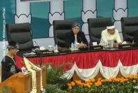 Wali Kota Bogor Dedie A. Rachim bersama Gubernur Jawa Barat Dedi Mulyadi menghadiri Sidang Paripurna DPRD Kota Bogor dalam rangka Hari Jadi Bogor (HJB) ke-543, Selasa (3/6/2025). Wakil Wali Kota Jenal Mutaqin tidak tampak dalam acara tersebut./Dok.Ist
