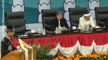 Wali Kota Bogor Dedie A. Rachim bersama Gubernur Jawa Barat Dedi Mulyadi menghadiri Sidang Paripurna DPRD Kota Bogor dalam rangka Hari Jadi Bogor (HJB) ke-543, Selasa (3/6/2025). Wakil Wali Kota Jenal Mutaqin tidak tampak dalam acara tersebut./Dok.Ist
