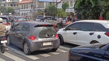 Macet akibat antrean wisatawan di pintu masuk KRB makin parah./Dok.Ist