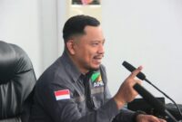 Ketua DPC APRI Boltim, Hendra Abarang, saat menyampaikan desakan penghentian aktivitas tambang ilegal PT KSM dalam rapat dengar pendapat di DPRD Boltim, Jumat (13/6/2025)./Dok.kanniadvokasi.id