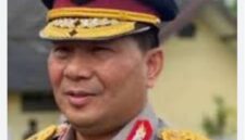 Irjen Pol Roycke Langie mengenakan seragam lengkap saat menghadiri agenda resmi di Manado./Dok.kanniadvokasi.id
