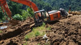 Alat berat diduga digunakan dalam aktivitas penyerobotan lahan milik Jemi Mamentu di kawasan Ratatotok Selatan, Minahasa Tenggara. Aktivis mendesak Polres Mitra segera menindaklanjuti laporan warga./dok.kanniadvokasi.id