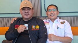 Chandra, Kepala Perwakilan Sulawesi Utara kanniadvokasi.id, bersama Ketua Umum KANNI usai diskusi penguatan advokasi hukum dan isu pertambangan rakyat.