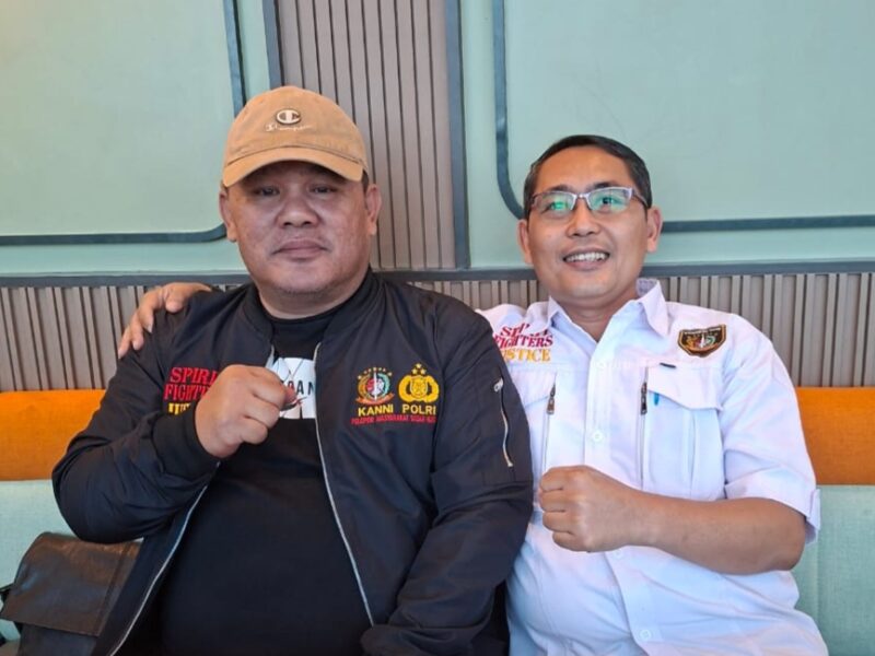 Chandra, Kepala Perwakilan Sulawesi Utara kanniadvokasi.id, bersama Ketua Umum KANNI usai diskusi penguatan advokasi hukum dan isu pertambangan rakyat.