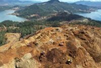 Alat berat beroperasi di kawasan tambang nikel di Pulau Gag, Raja Ampat, Papua Barat Daya. Aktivitas ini menuai sorotan karena diduga mencemari lingkungan dan melanggar aturan perlindungan pulau kecil./Dok.kanniadvokasi.id