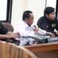 Tiga perwakilan KANNI Provinsi Banten saat menyampaikan klarifikasi dalam persidangan Komisi Informasi Provinsi Banten, terkait tuduhan tak berdasar dari salah satu kepala desa di Lebak, Selasa (1/7/2025).
