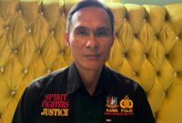 Makrun Markus Laliamu alias Akun, Koordinator KANNI Mitra, saat memberikan klarifikasi terkait pemberitaan yang menyudutkannya soal tambang ilegal.