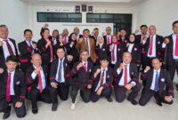 Mahasiswa Sekolah Tinggi Ilmu Hukum dan Politik (STIHP) Pelopor Bangsa Depok berpose bersama seusai Sidang Skripsi dan Karya Tulis Akhir, Rabu (22/8/2025).