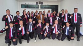 Mahasiswa Sekolah Tinggi Ilmu Hukum dan Politik (STIHP) Pelopor Bangsa Depok berpose bersama seusai Sidang Skripsi dan Karya Tulis Akhir, Rabu (22/8/2025).