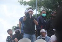 Massa Majelis Penambang Rakyat Indonesia (MPRI) menggelar aksi dan menyuarakan tuntutan agar aktivitas tambang rakyat di Ratatotok tetap dilindungi, Sulawesi Utara.