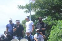 Massa Majelis Penambang Rakyat Indonesia (MPRI) saat berorasi menuntut tambang Ratatotok di Minahasa Tenggara tetap beroperasi, Kamis (4/9/2025).