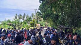 Ribuan penambang Ratatotok turun ke jalan menolak penutupan tambang yang selama puluhan tahun menjadi sumber hidup mereka./Dok.C1