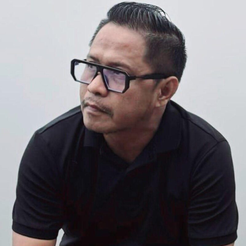 Kuasa hukum Sehan Ambaru, S.H., saat memberikan klarifikasi terkait pemberitaan sengketa lahan di Ratatotok.