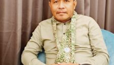 Ketua LSM Insan Totabuan, Sehan Ambaru, S.H., saat menyampaikan desakan agar Polres Kotamobagu menindak tegas kasus kekerasan terhadap perempuan.