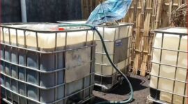 Tandon berisi solar subsidi ditemukan di lokasi penggerebekan di Desa Wonosobo, Kecamatan Srono, Banyuwangi. Polisi menduga BBM tersebut ditimbun untuk dijual kembali secara ilegal.