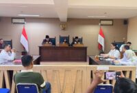 Majelis Komisioner KI Jabar memimpin sidang ajudikasi pembuktian terkait sengketa informasi antara Pemohon dan Termohon, di ruang persidangan KI Jabar.