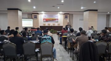 Suasana workshop FK Posbakum DKI saat pembekalan advokasi hukum dan peran paralegal desa kepada ratusan peserta.