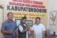 Sinergi hukum dan pemerintahan desa, komitmen bersama mendukung keterbukaan dan kepatuhan terhadap putusan hukum.