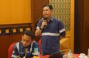 Ronald Saweho saat memberikan penjelasan terkait tudingan dugaan pelanggaran aktivitas tambang PT BDL dalam forum pembahasan bersama pemerintah daerah dan masyarakat di Bolmong.