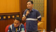 Ronald Saweho saat memberikan penjelasan terkait tudingan dugaan pelanggaran aktivitas tambang PT BDL dalam forum pembahasan bersama pemerintah daerah dan masyarakat di Bolmong.