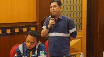 Ronald Saweho saat memberikan penjelasan terkait tudingan dugaan pelanggaran aktivitas tambang PT BDL dalam forum pembahasan bersama pemerintah daerah dan masyarakat di Bolmong.