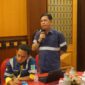 Ronald Saweho saat memberikan penjelasan terkait tudingan dugaan pelanggaran aktivitas tambang PT BDL dalam forum pembahasan bersama pemerintah daerah dan masyarakat di Bolmong.